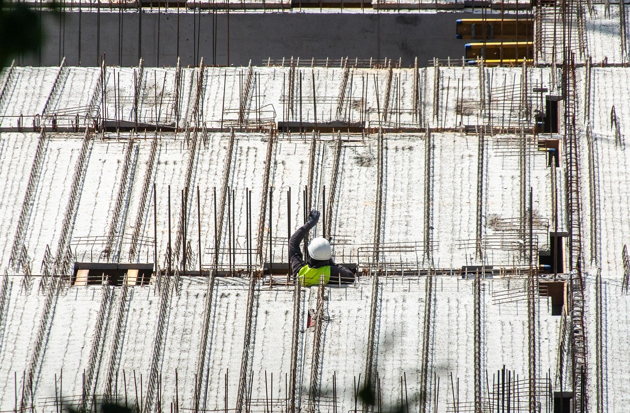 建設機械 建設業（写真提供：wal_172619 / Pixabay）