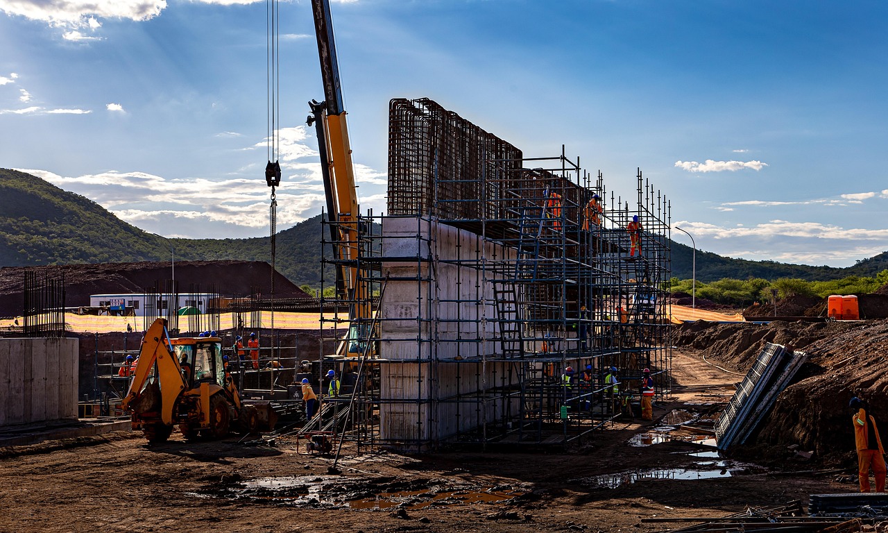 海外建設プロジェクト インフラ工事（写真提供：Slixed / Pixabay）
